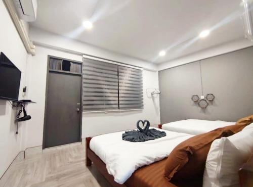 106 MAIN STREET by ZamanJa Betong in Betong