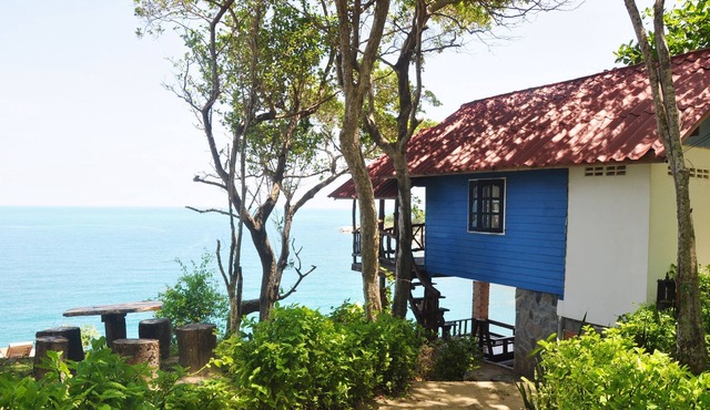 1st Row Seaview Fan Cottage