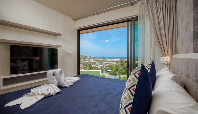 2 bedrooms penthouse with private pool and sea view