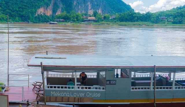 2 days Mekong cruise package with Mekong Lover Cruise from Houay Xay to Luang Prabang or Mekong cruise from Luang Prabang to Huay Xai - Thailand in Ban Khonkèo