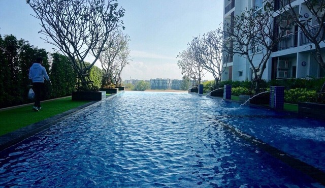 #2 Exclusive Studio Chiang Mai Pool Sauna View 2