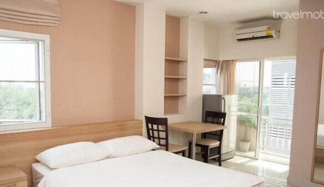 2 min walk from Surasak BTS (river)