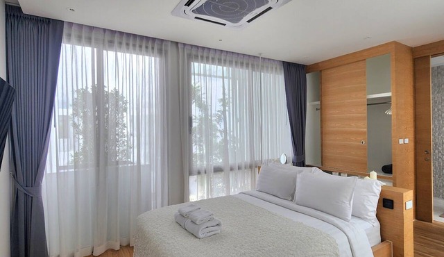 3-bedroom villa in superb Tambon Choeng Thale with AC
