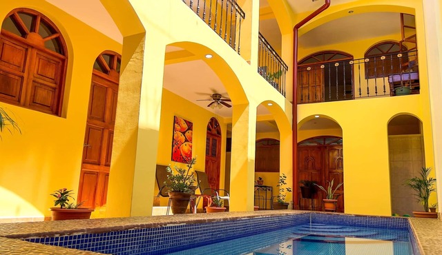 3 BR Colonial Downtown With Private Pool , King Beds, A/C and Great View in Granada