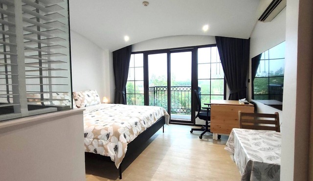 421C - Luxurious Studio Condo in Na Jomtien with Pool Access