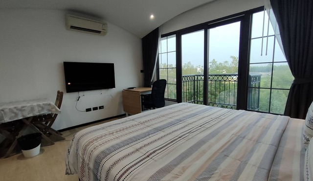 422C - Luxury Studio Condo in Na Jomtien with Pool Access