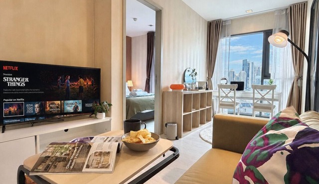 5 min to BTS Fully Equipped Kitchen with City View