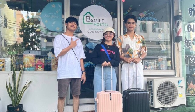 5 minutes to the Don Mueang Airport connector and Don Mueang Red Line station.