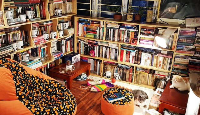 A gentle bookworm place in Hanoi