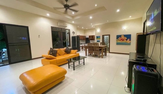 A nice and quiet villa in chonburi. Close to Bangsare beach. (Pet friendly)