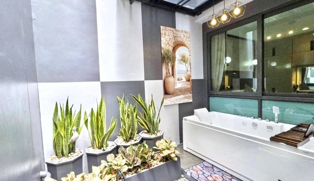 A105- 1 Bedroom Serviced Apartment with Whirlpool at Ao Nang Beach in Tambon Ao Nang