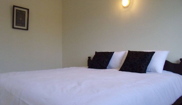Albatross Guesthouse Thungwualaen Beach