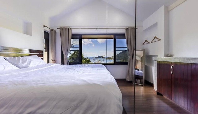 Amazing 3-Bedroom, Sea View Villa