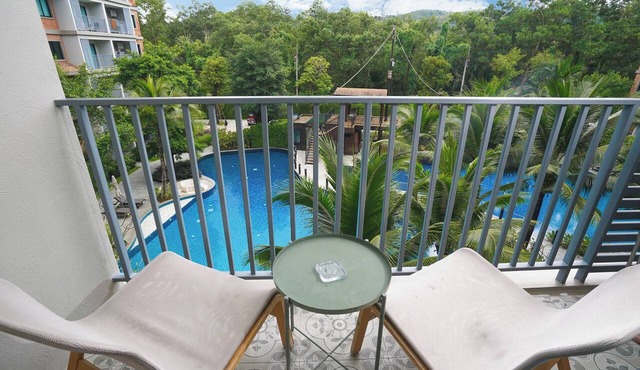 Apartment Near Nai Yang Beach - Pool View 1BR Condo with Gym & Fast Wi-Fi - B403 in Tambon Sa Khu