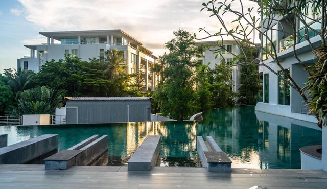 Ark102 -Stylish apartment with direct pool access