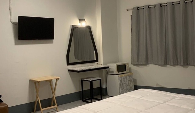 Asny Home 5 minutes walk from the Train Station! 10 minutes from Bus Terminal