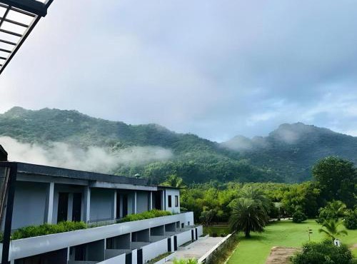 Avartarn Miracles Hotel
