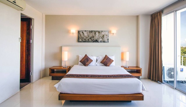 B2 Premier Hotel & Resort