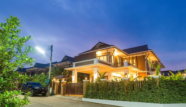 Baan Ari, 12 Person Private Villa