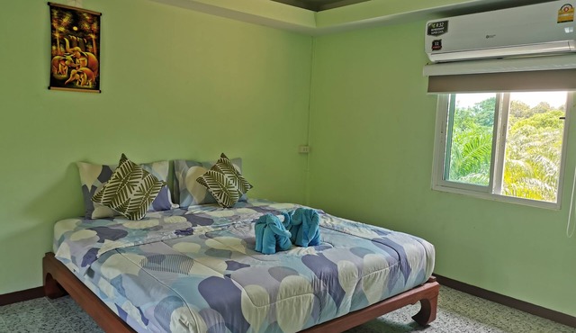 Baan Nomtham, with Hill view, Kitcken, Free Wifi & Smart TV in Tambon Sala Dan
