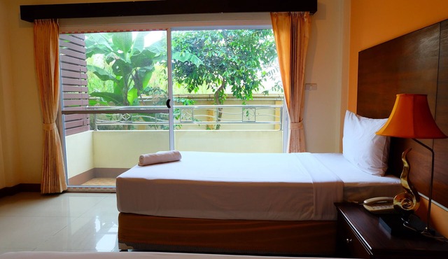 Baan Suanphet Resort