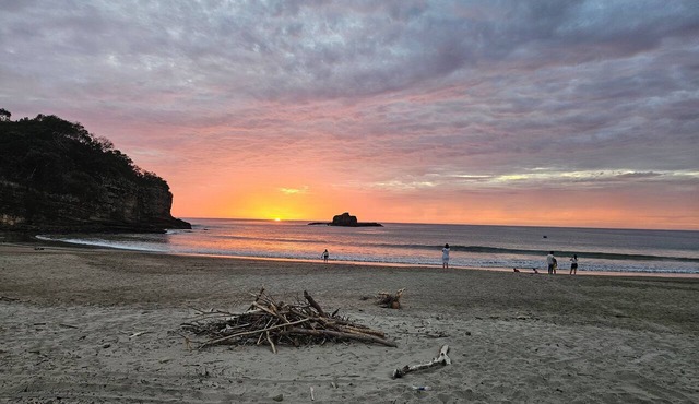 Bambu C Casa: Jungle stay, walking distance to Playa Marsella beach. in San Juan del Sur