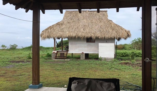 Beachfront Studio Escape – Simple, Serene, Tesoro in Salinas Grandes