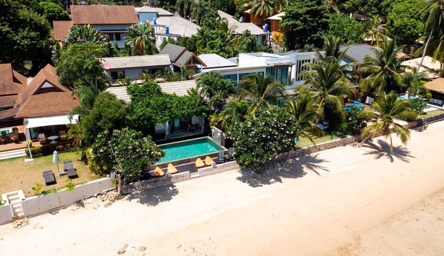 Beachfront Villa Private Beach & Pool 3 Ensuite Bedrooms Housekeeper included