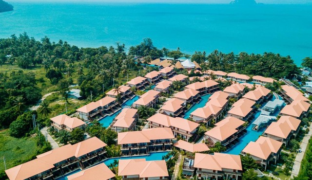 Blue Bay Resort - Access to Pool and Beach-Phuket & Krabi in Phuket