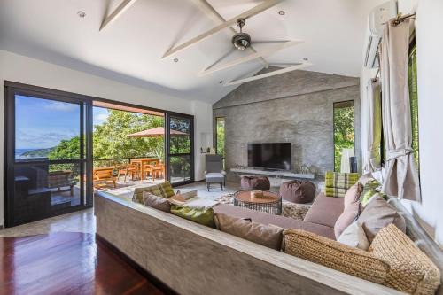 Blue View Amazing 3-Bedroom, Sea View Villa, in Koh Tao