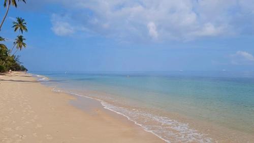 Boutique Beach Cottage - Steps to Beach in Ban Bang Po