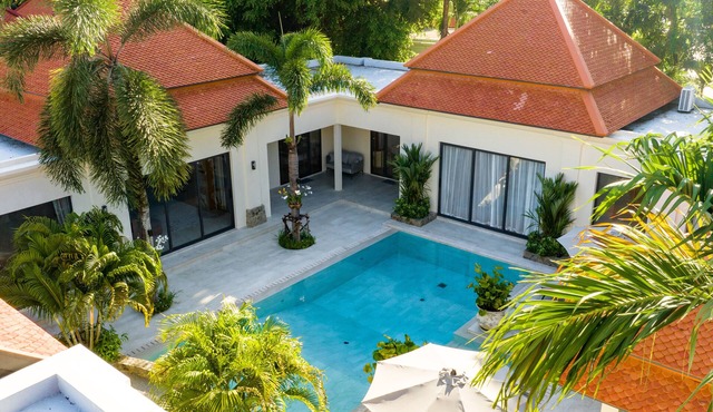 Breathtaking 4-Bedroom Villa near the beach! Perfect for your next vacation.