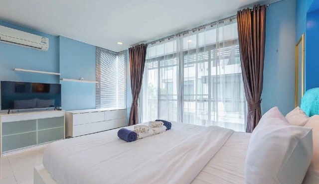 Bright Studio at 6th Avenue Surin C209