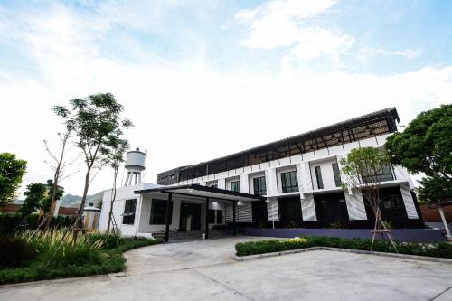 BY Hotel Kanchanaburi in Kanchanaburi City