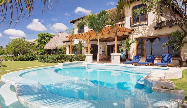 Casa Colorados in Tola