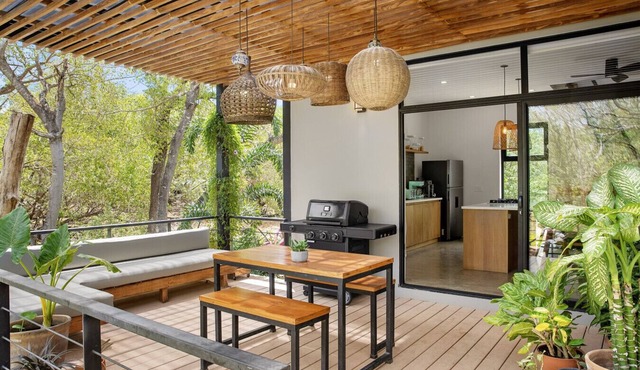 Casa Rocas Surf House 50m to the Beach! in Hacienda Iguana