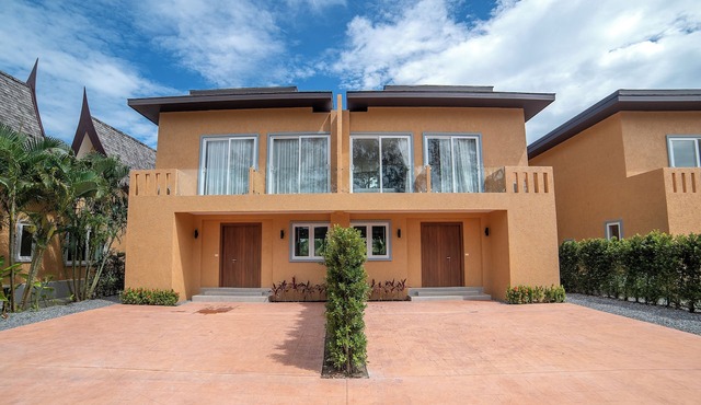 Charming 4-bedroom villa with AC and WiFi in fantastic Tambon Ko Chang