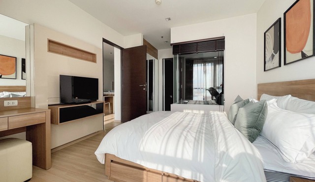 Chic 1-bedroom with AC, WiFi, fitness room in vibrant Krung Thep in Krung Thep Maha Nakhon