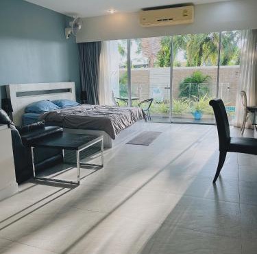 CHIC Beautiful apartment by the seaside, terrace, pool, free gym in Karon Beach