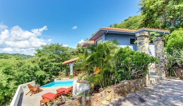 Cielo Azul, Gated community home, private pool, private beach access! in Tola