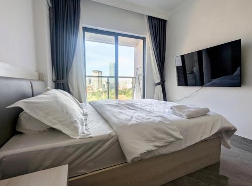Claudio Homestay - High Floor - City Views - 55" 4K TV in Phnom Penh