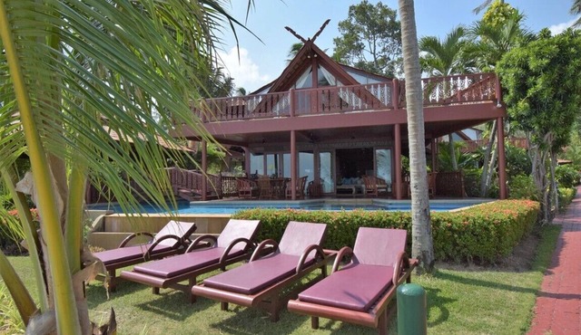 Coconut Paradise P3 - Beach front Villa with stunning sea views