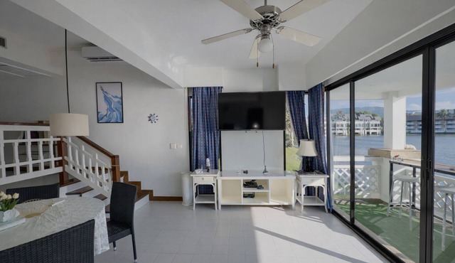 Condo 2 BR in Laguna (Lake View)
