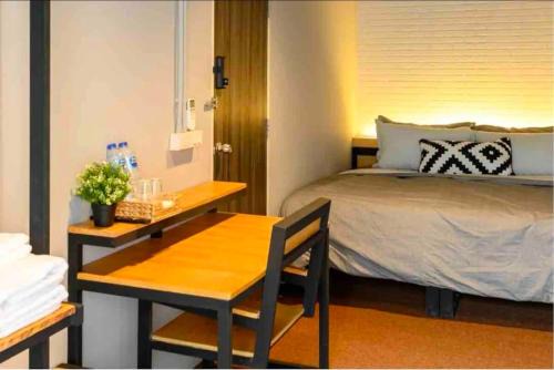 Copper - Private Room, City Center, MRT, Wi-Fi, A1 in Ban Na Song