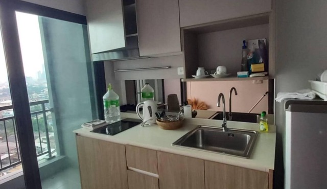 Cozy 1-bedroom condo with AC and fitness room in charming Bangkok