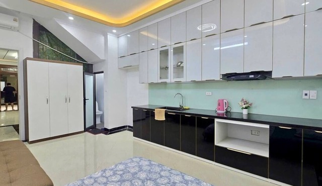 “Cozy Ground Floor Apartment w/Kitchen, Sofa & Elevator – Tay Ho” in Hà Nội