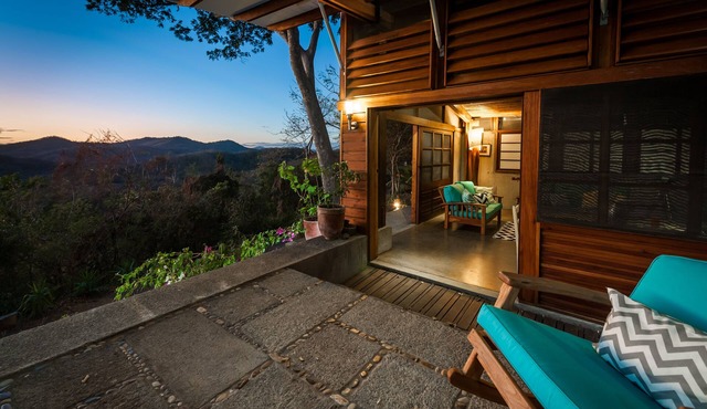Cozy, ocean view villa set in the jungle canopy in SJDS in San Juan del Sur