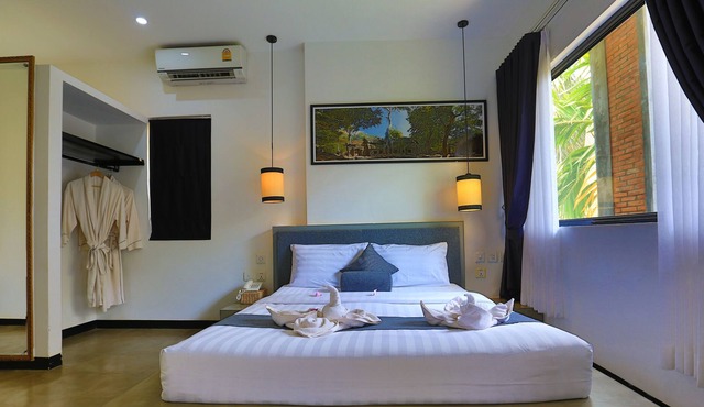 Deluxe Double with balcony - Free pick up in Sangkat Sala Kamreuk