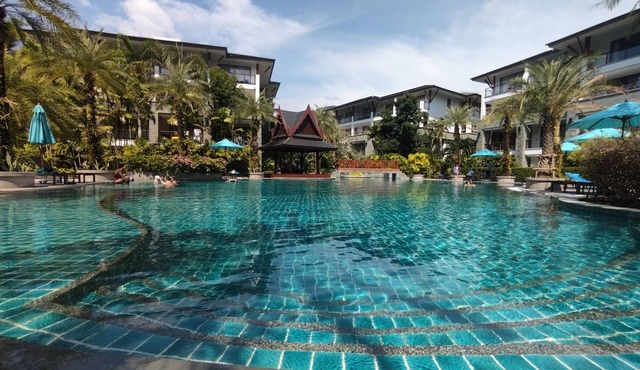 Elegant Beachfront Oasis: 235sqm Luxury Apartment at Pearl of Naithon