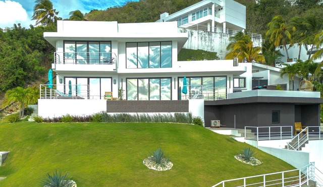 Elevated Modern ~ Perfect Location in San Juan del Sur with Pool & Ocean Views in San Juan del Sur